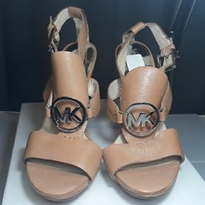 Michael Kors size (10M) tan leather sandals
